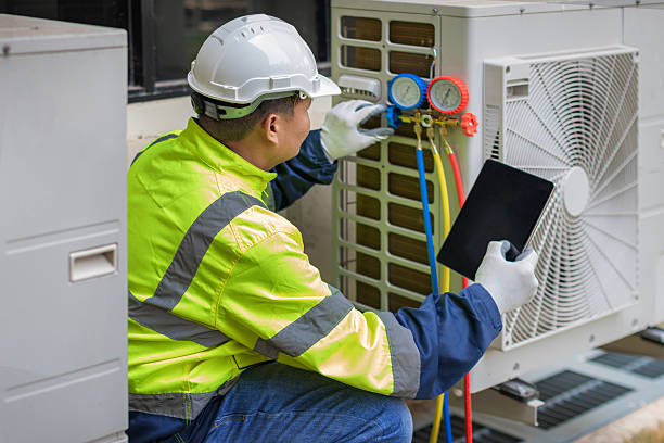 Professional Hvac technician working in La Fayette, AL